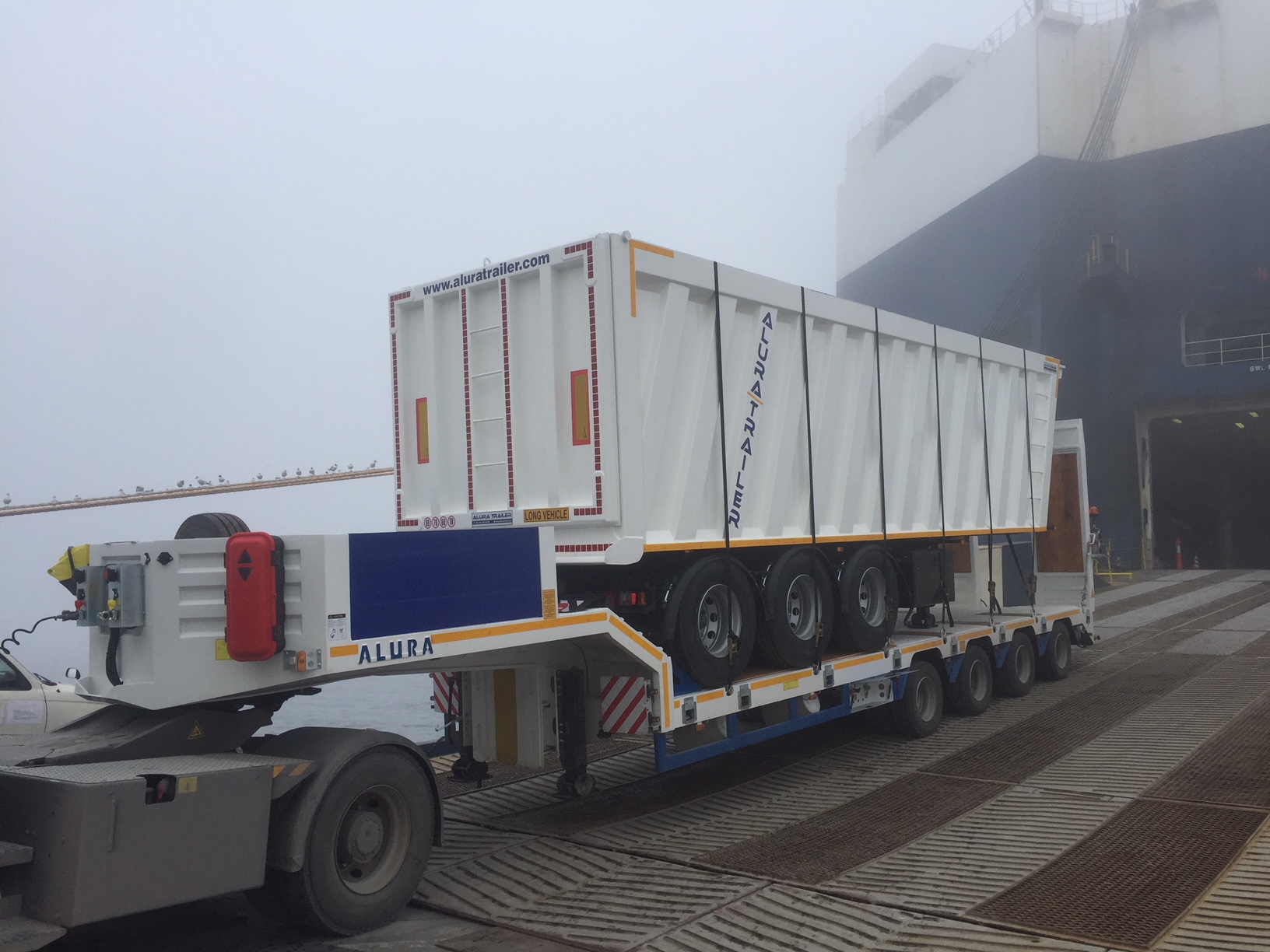 lowbed-trailer-shipping