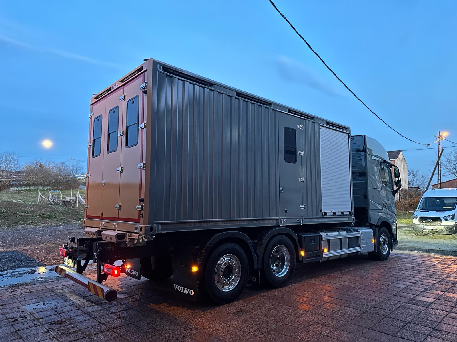 Mobile Workshop Trucks & Trailers – How to Choose & Equipment Guide