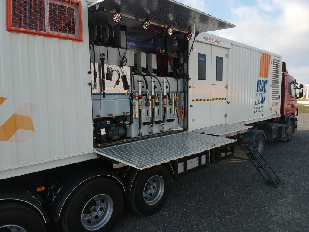 mobile workshop trailers