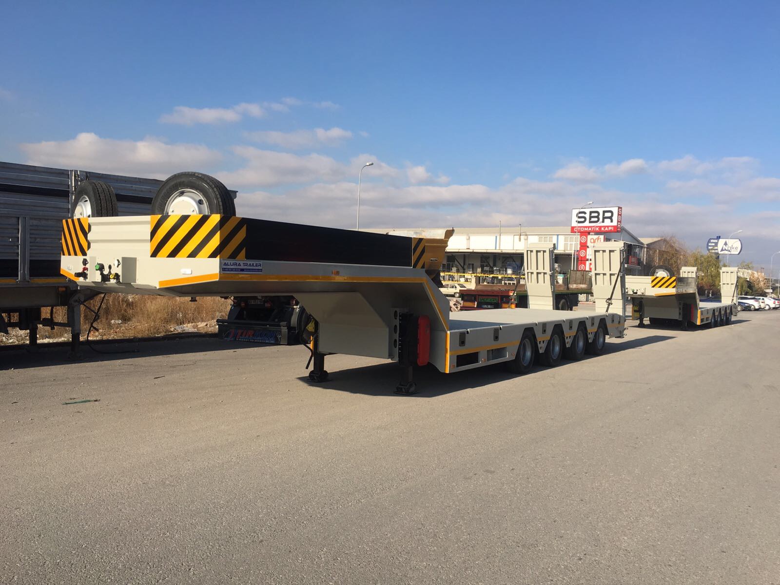new 4 axles lowbed for belgium
